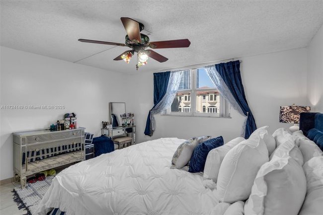 APT-200 - 4000 Ne 170 Th St, Condo with 2 bedrooms, 2 bathrooms and null parking in North Miami Beach FL | Image 13