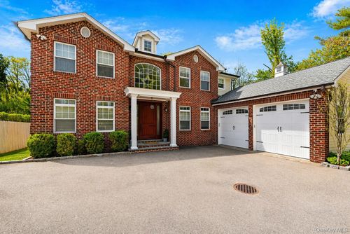 42 Skunks Misery Rd, Locust Valley, NY, 11560-1314 | Card Image