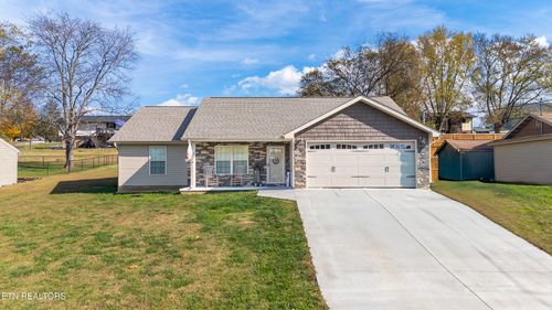 241 Huntington Ln, Kodak, TN, 37764-2124 | Card Image