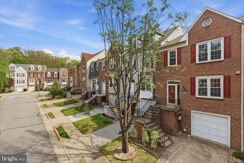 7211 Squirrel Run Ct, SPRINGFIELD, VA, 22152-3654 | Card Image