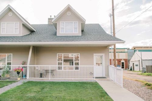 5014B 49 St, Stettler, AB, T4K | Card Image