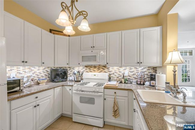 7108 Ravenscroft Rd, Condo with 2 bedrooms, 2 bathrooms and null parking in Clifton NJ | Image 15