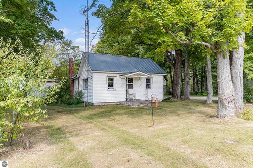 10814 Ramsay Rd, Thompsonville, MI, 49683-9608 | Card Image