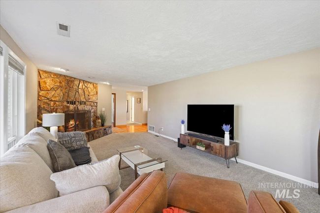 2303 N Locust Grove Rd, House other with 5 bedrooms, 4 bathrooms and 2 parking in Kuna ID | Image 4