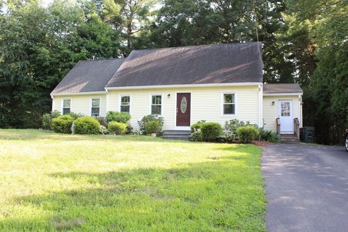 3 Roger St, Bellingham, MA, 02019-2823 | Card Image