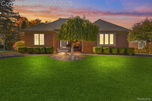 9124 Countrywood Dr, Plymouth, MI, 48170-5726 | Card Image