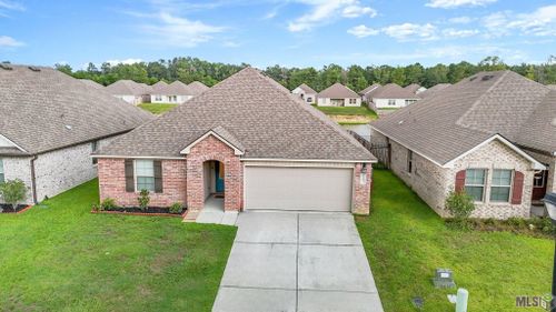 8393 Fairlane Dr, Denham Springs, LA, 70726 | Card Image