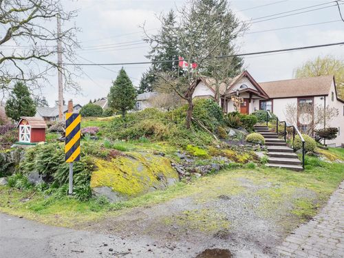 745 Middleton St, Victoria, BC, V9A2E1 | Card Image