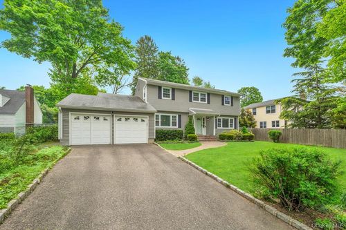 30 Fort Hill Rd, Huntington, NY, 11743-2204 | Card Image