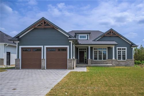 7 Spruce Cres, Parkhill, ON, N0M2K0 | Card Image