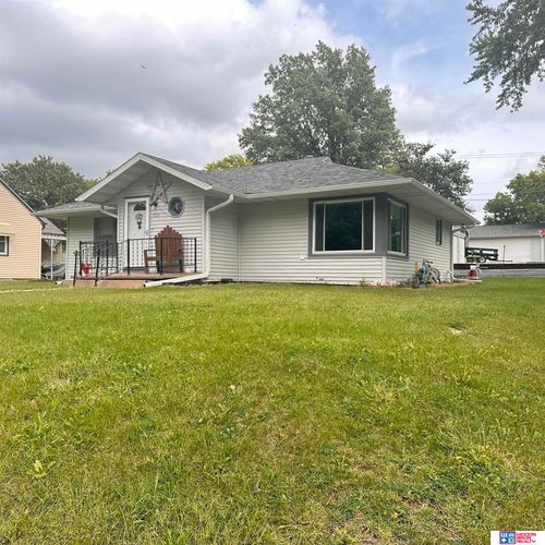 1502 F St, Fairbury, NE, 68352-1332 | Card Image