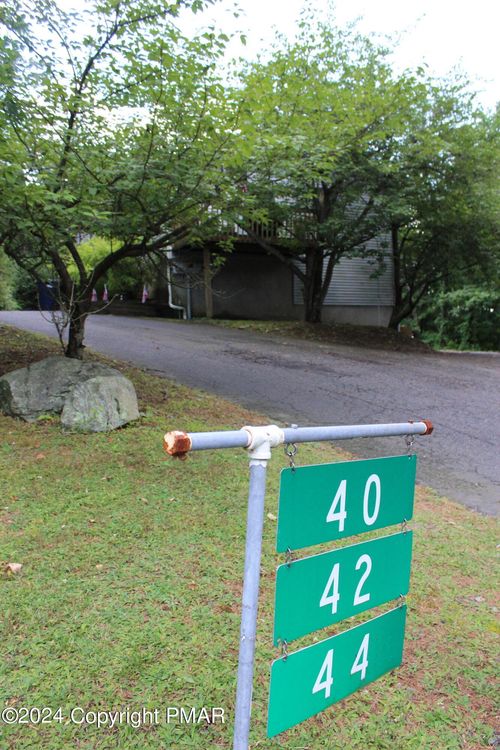 42 Brushy Mountain Rd, East Stroudsburg, PA, 18301-9615 | Card Image