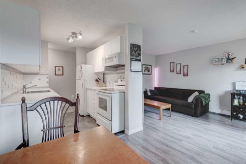 811-11620 Elbow Dr Sw, Calgary, AB, T2W3L6 | Card Image