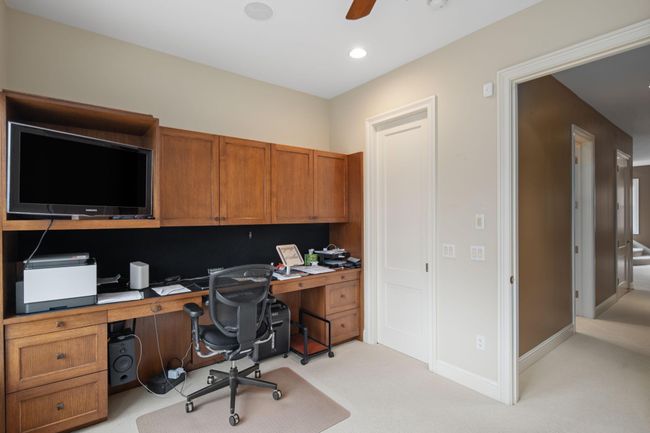 2nd level - 3rd bedroom with built-in office | Image 37