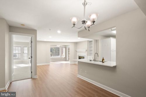 304a-12237 Fairfield House Dr, FAIRFAX, VA, 22033-3953 | Card Image