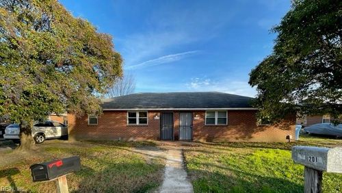 2018 Pond Ln, Chesapeake, VA, 23324-3812 | Card Image