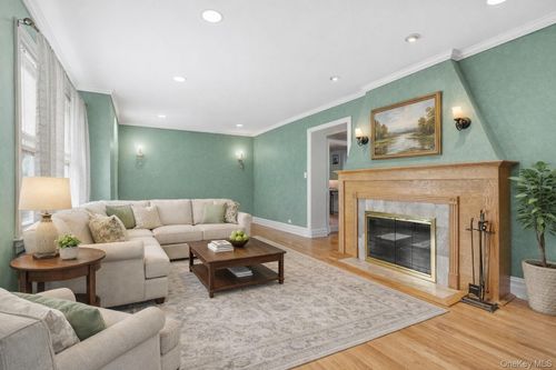 103 Petersville Rd, New Rochelle, NY, 10801-4458 | Card Image