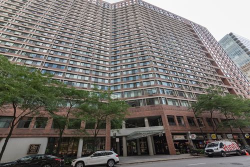 apt-618-211 E Ohio St, Chicago, IL, 60611-3221 | Card Image