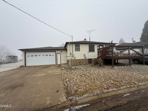 202 S Montana St, Elgin, ND, 58533-7300 | Card Image