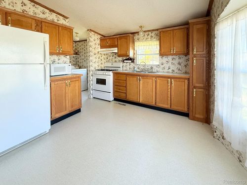 17 Arbor Way, Northville, MI, 48167-9304 | Card Image