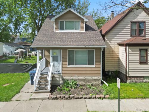 74 Pine St, River Rouge, MI, 48218-1674 | Card Image