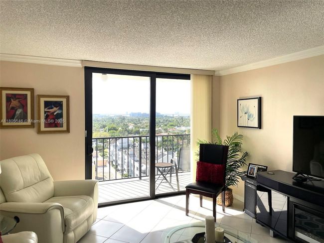 APT-1409 - 2625 Collins Ave, Condo with 1 bedrooms, 2 bathrooms and null parking in Miami Beach FL | Image 5