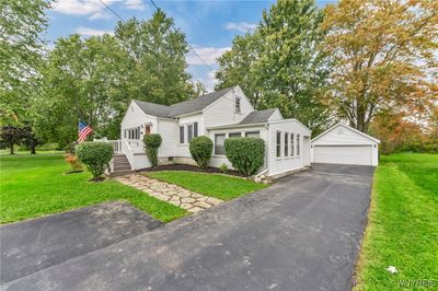 5887 Tonawanda Creek Road, House other with 3 bedrooms, 1 bathrooms and null parking in Pendleton NY | Image 2