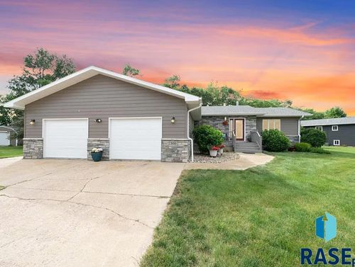 500 W Lincoln Ave, Viborg, SD, 57070-2075 | Card Image