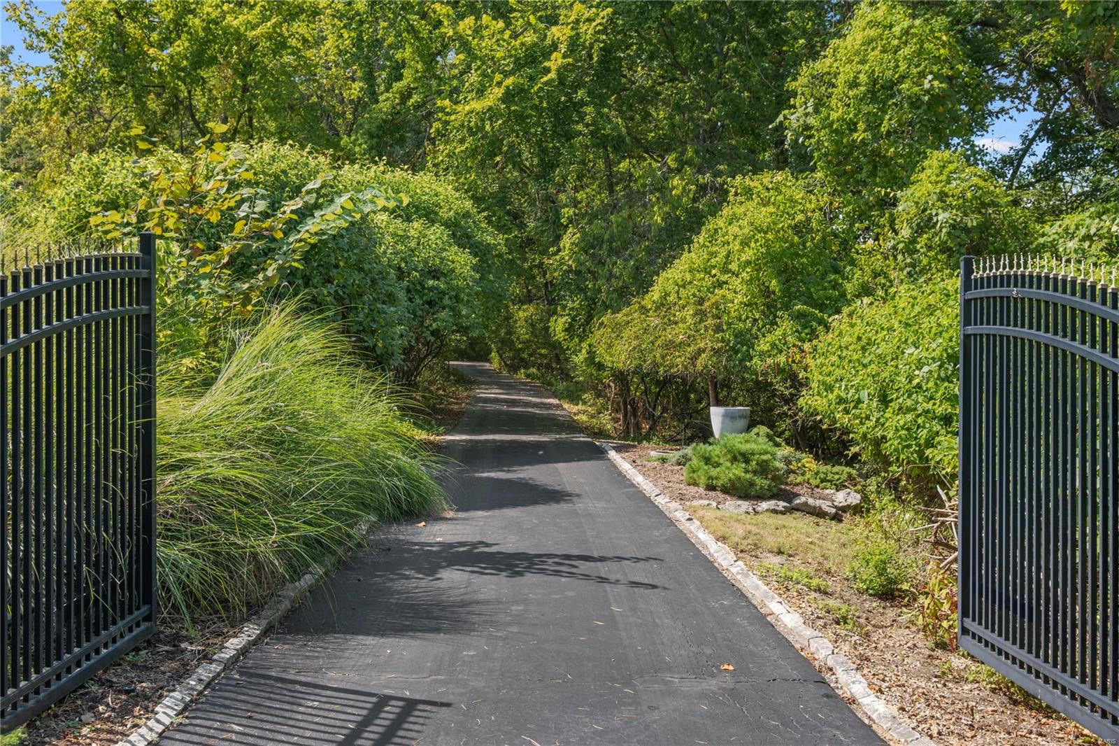 Straub Rd, Chesterfield, MO 63017