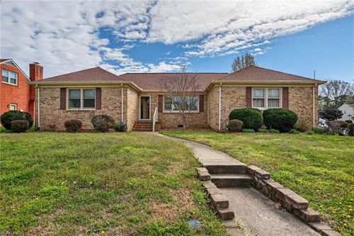808 Ventnor Dr, Newport News, VA, 23608-8900 | Card Image
