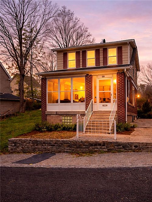 611 Montview St, Observatory, PA, 15214-1728 | Card Image