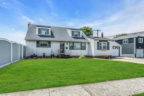 1060 Bruce Pl, Seaford, NY, 11783-1420 | Card Image