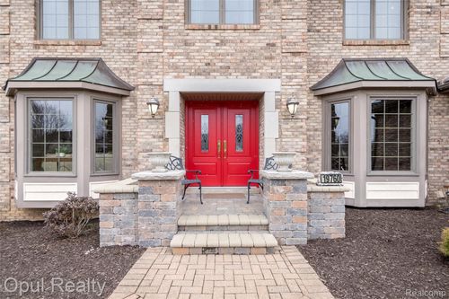 19760 Sussex Ave, Livonia, MI, 48152-4030 | Card Image