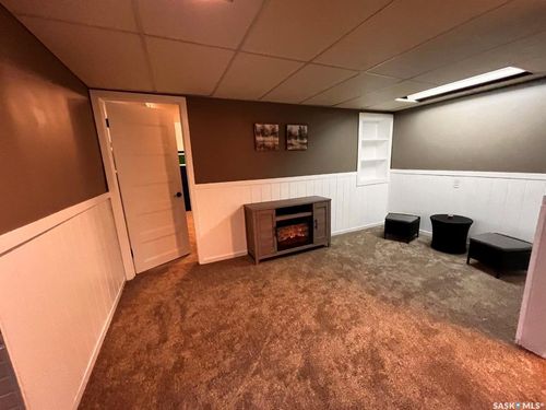 303 2nd Ave W, Montmartre, SK, S0G3M0 | Card Image