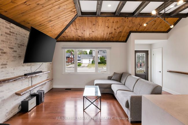 39 Eugenia St, House other with 5 bedrooms, 2 bathrooms and 4 parking in Barrie ON | Image 9