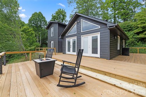 3954 Nc 80, Bakersville, NC, 28705-7117 | Card Image