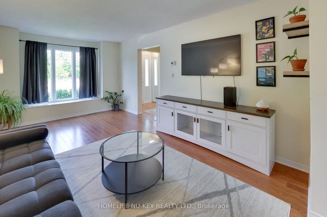 219 Cundles Rd W, House attached with 3 bedrooms, 1 bathrooms and 2 parking in Barrie ON | Image 10