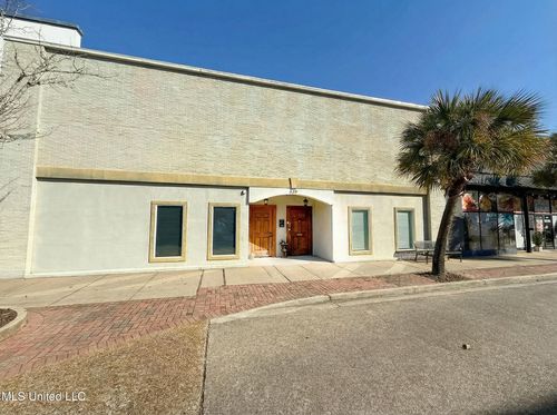 633 Delmas Ave, Pascagoula, MS, 39567-4226 | Card Image