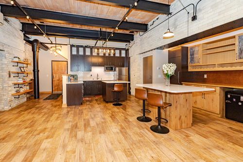 103-904 E Pearson Street, Milwaukee, WI, 53202 | Card Image