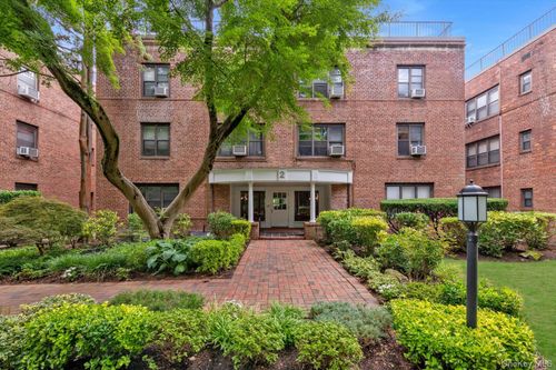 3n-2 Town House Pl, Great Neck, NY, 11021-3228 | Card Image