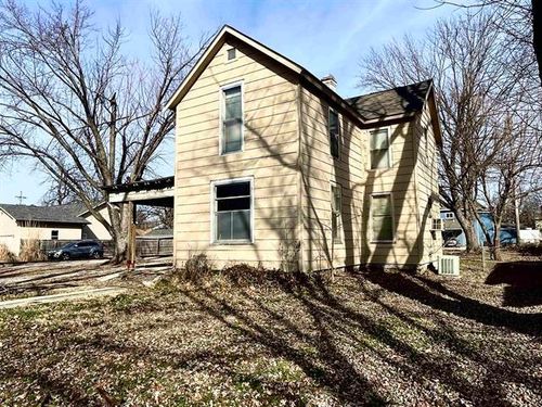 702 E 12th Ave, Winfield, KS, 67156-3727 | Card Image