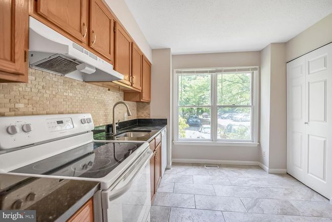1657 Oak Spring Way, Townhouse with 3 bedrooms, 4 bathrooms and null parking in Reston VA | Image 7