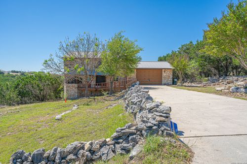 194 Hills Dr, Kerrville, TX, 78028-8124 | Card Image
