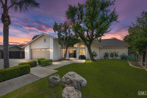 3113 Loveland Way, Bakersfield, CA, 93309-5415 | Card Image