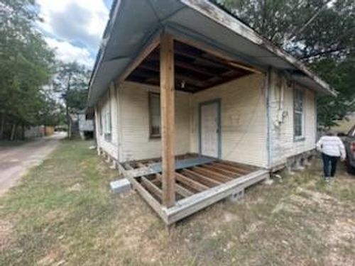 106 N Randolph Ave, Bryan, TX, 77803-2453 | Card Image
