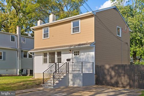 827 Mitchell Ave, BENSALEM, PA, 19020-7038 | Card Image