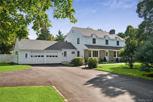 11 Oneck Rd, Westhampton Beach, NY, 11978-2207 | Card Image