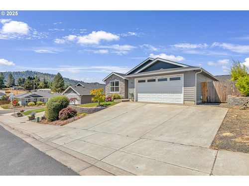 621 Se Rose Ridge Dr, Winston, OR, 97496-6603 | Card Image