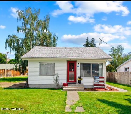 315 Penny Ave, Naches, WA, 98937-8809 | Card Image