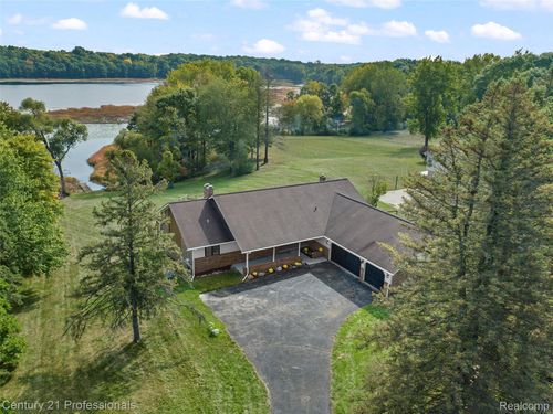 9060 Tindall Rd, Davisburg, MI, 48350-1687 | Card Image
